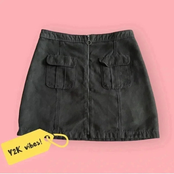Black Hollister Suede Mini Skirt with Front Pockets and Zipper Size 7 Y2K - Picture 1 of 4